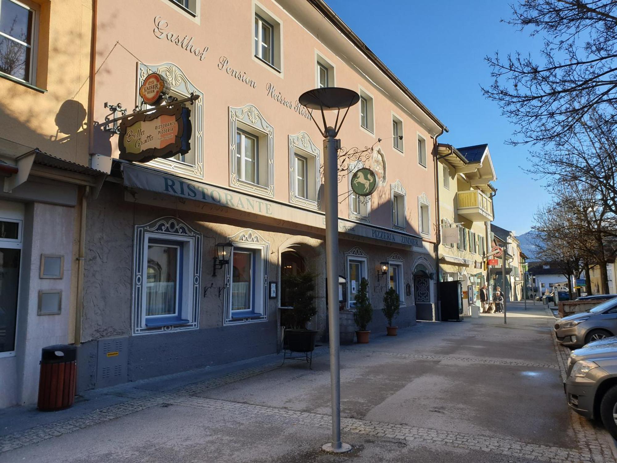 Weisses Roessel-Cavallo Bianco Werfen Exterior photo